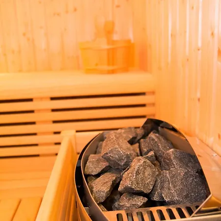 Elizabeth,slano,pool,sauna,garden, 4 Persons فيلة سلانو
