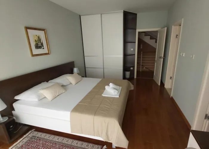 别墅 Elizabeth,slano,pool,sauna,garden, 4 Persons